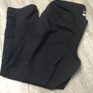 Old Navy active capris- size L